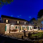 Charming Stone House With Private Pool & Jacuzzi - Vera 度假居