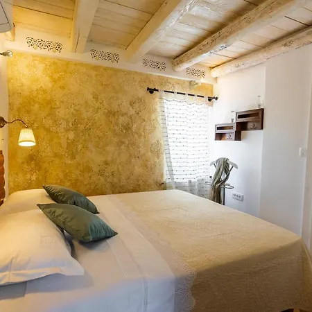 Charming Stone House With Private Pool & Jacuzzi - Vera Nyaraló *
