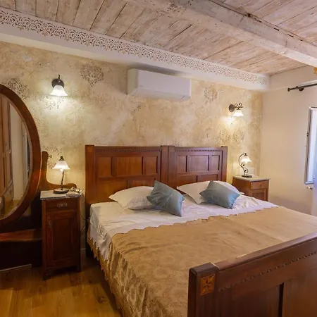 Charming Stone House With Private Pool & Jacuzzi - Vera Nyaraló Blato na Cetini