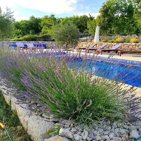 Charming Stone House With Private Pool & Jacuzzi - Vera Nyaraló *