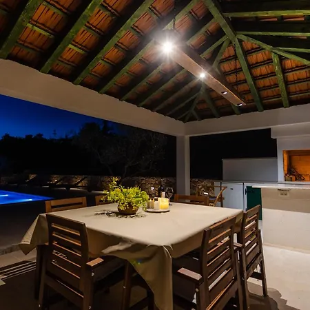 Charming Stone House With Private Pool & Jacuzzi - Vera Nyaraló