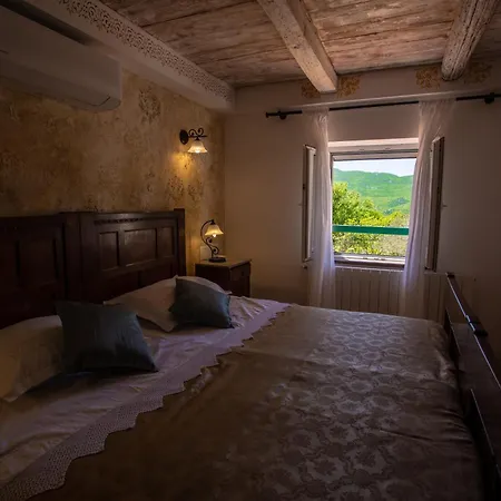 Charming Stone House With Private Pool & Jacuzzi - Vera Nyaraló *