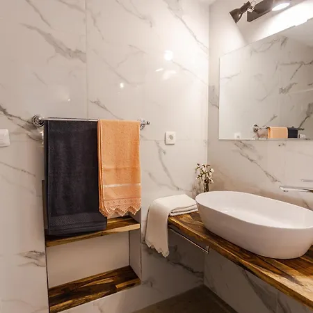 Charming Stone House With Private Pool & Jacuzzi - Vera Nyaraló Blato na Cetini