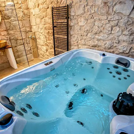 Charming Stone House With Private Pool & Jacuzzi - Vera Blato na Cetini