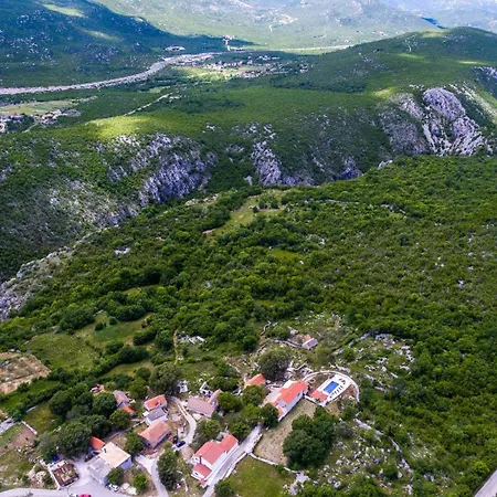 Charming Stone House With Private Pool & Jacuzzi - Vera Nyaraló