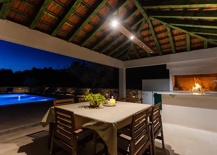 Charming Stone House With Private Pool & Jacuzzi - Vera Сasa de vacaciones