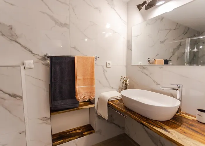 Charming Stone House With Private Pool & Jacuzzi - Vera Сasa de vacaciones Blato na Cetini