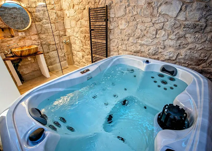 Charming Stone House With Private Pool & Jacuzzi - Vera Blato na Cetini